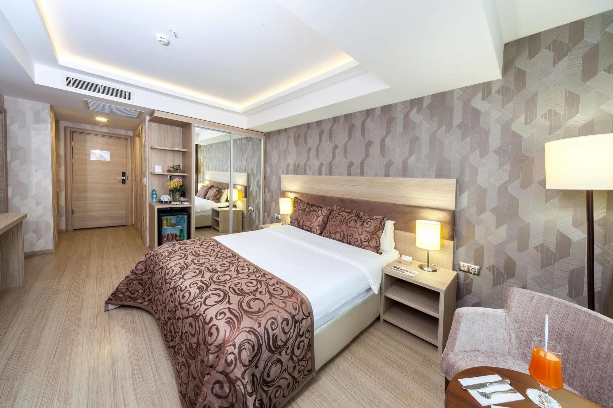 Hotel Golden Way Giyimkent Istanbul Eksteriør billede